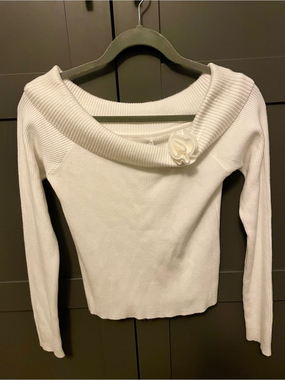 Sage the Label Off-Shoulder White Ribbed Sweater w/Removable Rosette